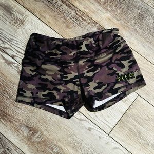 Fleo medium camouflage shorts.